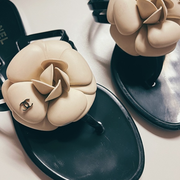 Chanel Camelia Thong Slides in Black Jelly PVC - Picture 3 of 4